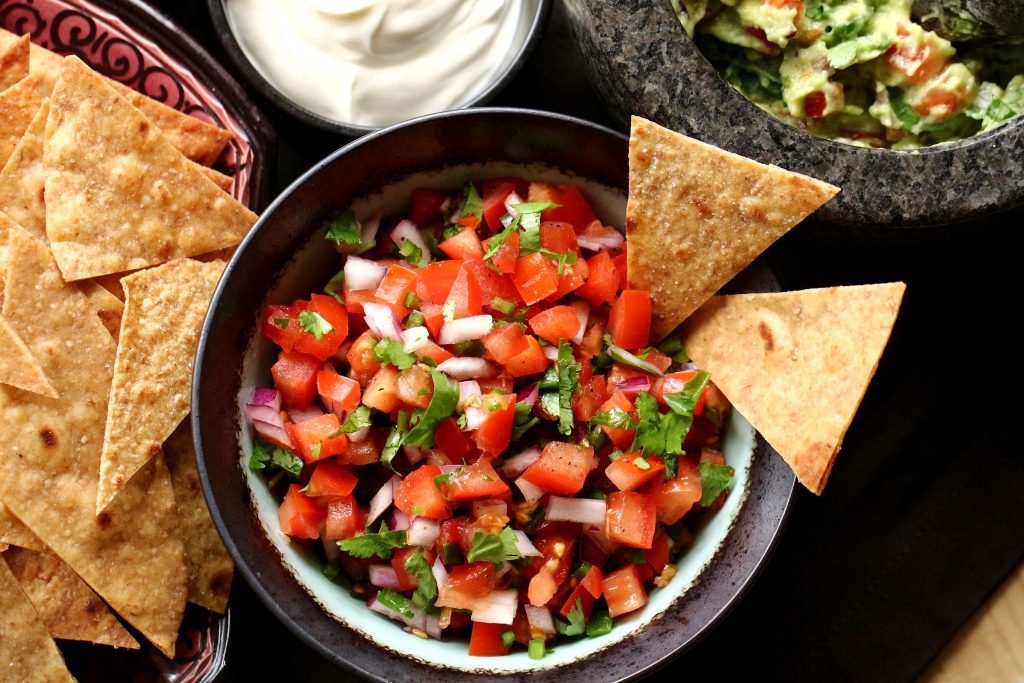 Tortilla chips, salsa, guacamole - KonyhaParádé